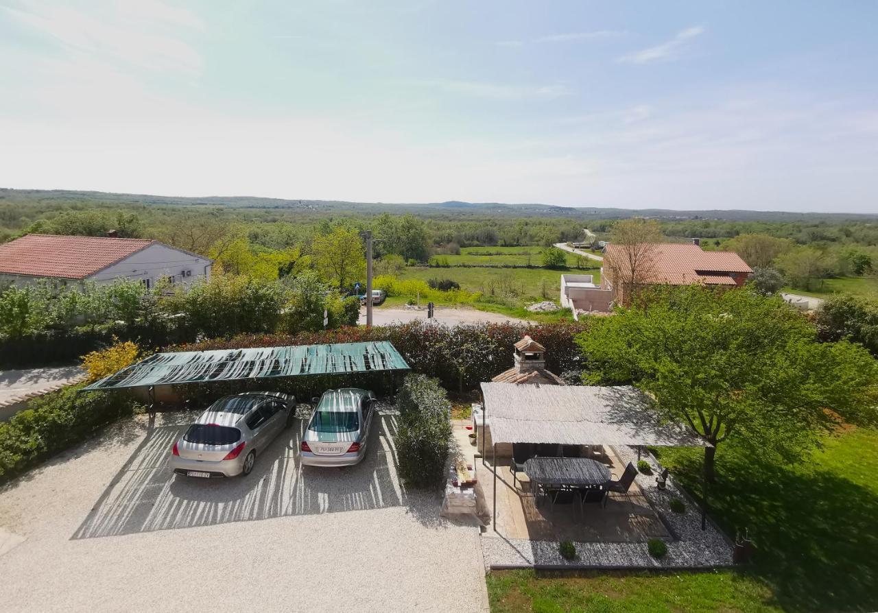 Apartman Luna Sveti Lovreč Pazenatički Exterior foto