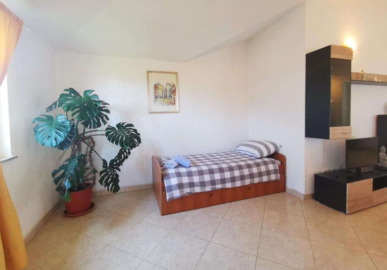 Apartman Luna Sveti Lovreč Pazenatički Exterior foto